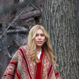 Miley Cyrus tourne avec Woody Allen pour une série diffusé par Amazon dans le comté de Westchester près de New York le 10 mars 2016.