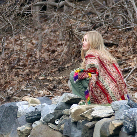 Miley Cyrus tourne avec Woody Allen pour une série diffusé par Amazon dans le comté de Westchester près de New York le 10 mars 2016.