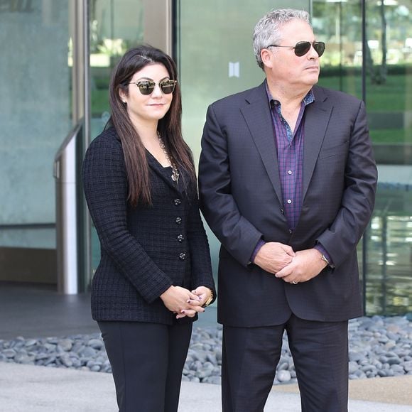 Samantha Spector - Amber Heard arrive au tribunal de Century City pour faire une déposition dans l'affaire qui l'oppose à son mari Johnny Depp pour violence conjugale et sa demande de divorce, elle est arrivée avec une heure et demie de retard alors que son avocate Samantha Spector l'attendait devant le tribunal à Century City le 6 aout 2016.