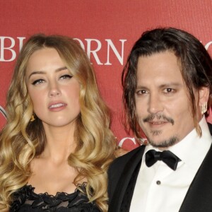 Johnny Depp et sa femme Amber Heard à la 27ème soirée annuelle du Festival du film de Palm Springs au Convention Center le 2 janvier 2016.
