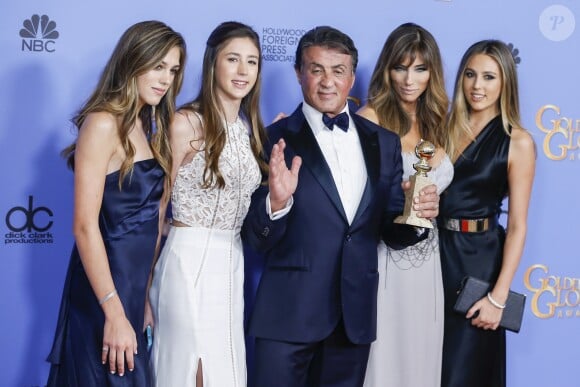 Sylvester Stallone, sa femme Jennifer Flavin et leurs filles Sophia, Sistine et Scarlet - Press Room lors de la 73ème cérémonie annuelle des Golden Globe Awards à Beverly Hills, le 10 janvier 2016.