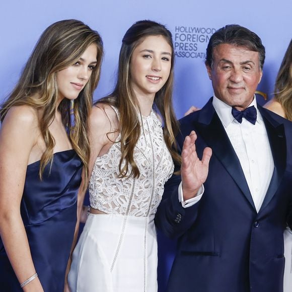 Sylvester Stallone, sa femme Jennifer Flavin et leurs filles Sophia, Sistine et Scarlet - Press Room lors de la 73ème cérémonie annuelle des Golden Globe Awards à Beverly Hills, le 10 janvier 2016.