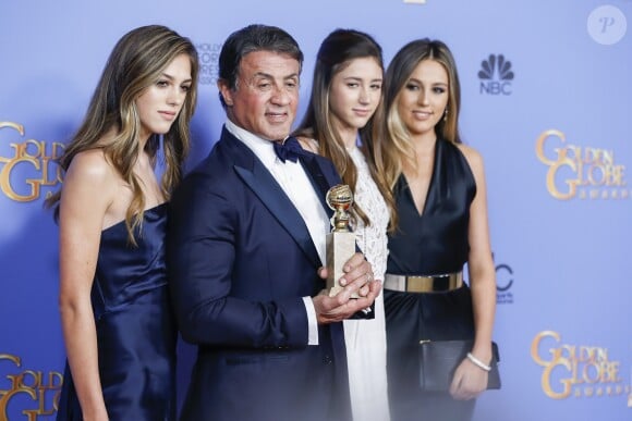 Sylvester Stallone et ses filles Sophia, Sistine et Scarlet - Press Room lors de la 73ème cérémonie annuelle des Golden Globe Awards à Beverly Hills, le 10 janvier 2016.
