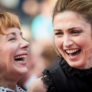 Julie Depardieu, Julie Gayet - Montée des marches du film "La fille inconnue" lors du 69ème Festival International du Film de Cannes. Le 18 mai 2016. © Borde-Jacovides-Moreau/Bestimage