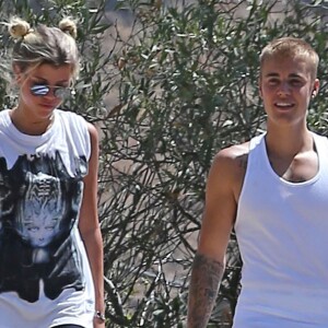 Justin Bieber et Sofia Richie se baladent ensemble sur les hauteurs de Hollywood. Les deux jeunes gens étaient plus complices que jamais, se tenant de temps en temps par la main, comme un vrai couple. Alors sont-ils amis ou amants ? Ils semblent que quelque chose de sérieux se passe entre eux d'autant que Sofia Richie est sortie de chez Justin Bieber vêtue d'un...pyjama. Le 10 août 2016