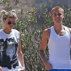 Justin Bieber et Sofia Richie se baladent ensemble sur les hauteurs de Hollywood. Les deux jeunes gens étaient plus complices que jamais, se tenant de temps en temps par la main, comme un vrai couple. Alors sont-ils amis ou amants ? Ils semblent que quelque chose de sérieux se passe entre eux d'autant que Sofia Richie est sortie de chez Justin Bieber vêtue d'un...pyjama. Le 10 août 2016