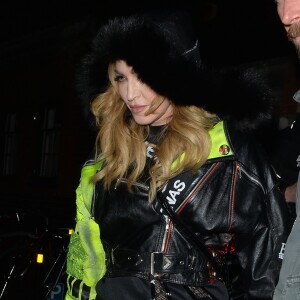 La chanteuse Madonna et son fils Rocco Ritchie vont dîner au Chiltern Firehouse restaurant à Londres, le 17 avril 2016.