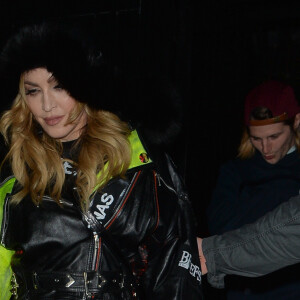 La chanteuse Madonna et son fils Rocco Ritchie vont dîner au Chiltern Firehouse restaurant à Londres, le 17 avril 2016.