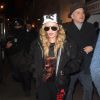 Madonna, de bonne humeur, et son fils Rocco Ritchie arrivent au théâtre pour assister au spectacle "You Me Bum Bum Train" à Londres. Le 16 avril 2016