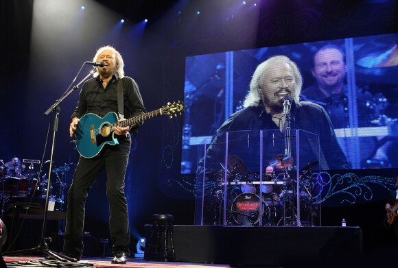Photo : Barry Gibb en concert à Londres, le 3 octobre 2013. - Purepeople