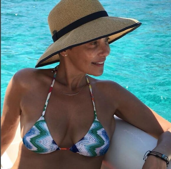 Cristina Cordula en bikini et au naturel sur Instagram, août 2016.