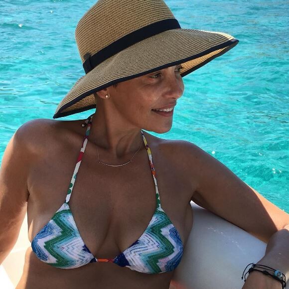 Cristina Cordula en bikini et au naturel sur Instagram, août 2016.