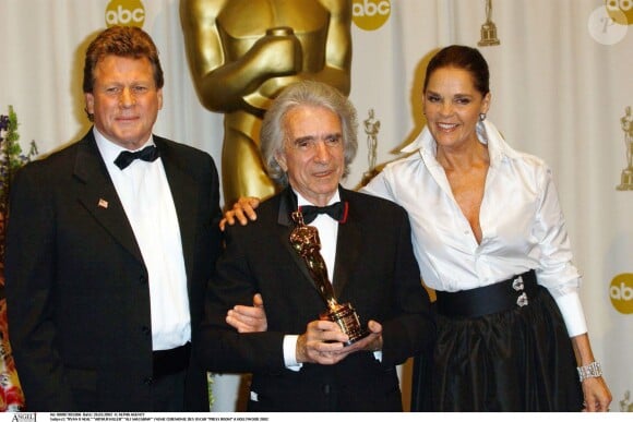 Ryan O'Neal, Arthur Hiller et Ali McGraw aux Oscars en 2002