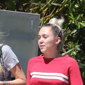Miley Cyrus est allée déjeuner avec sa mère Trish à Los Angeles, le 18 août 2016