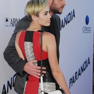 Miley Cyrus et Liam Hemsworth à la première du film "Paranoia" à Los Angeles, le 8 août 2013.