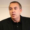 Jean-Marc Morandini fait une déclaration à la presse dans un salon de l'hôtel Radisson à Boulogne-Billancourt, le 19 juillet 2016.