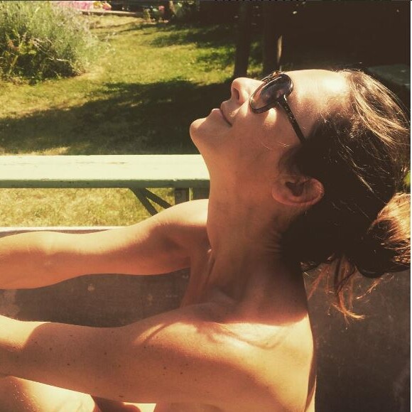 Emmanuelle Boidron topless sur Instagram, mardi 26 juillet 2016