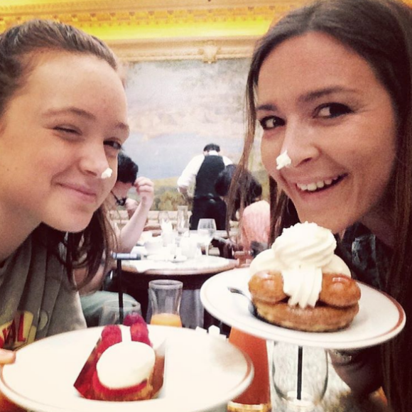 Emmanuelle Boidron et sa fille Leïa lors d'une pause gourmande. Mai 2016.