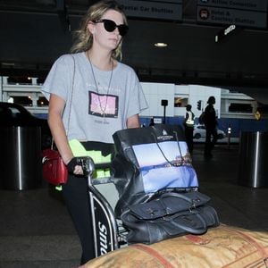 Mischa Barton arrive à l'aéroport de Los Angeles (LAX) le 17 juillet 2016.