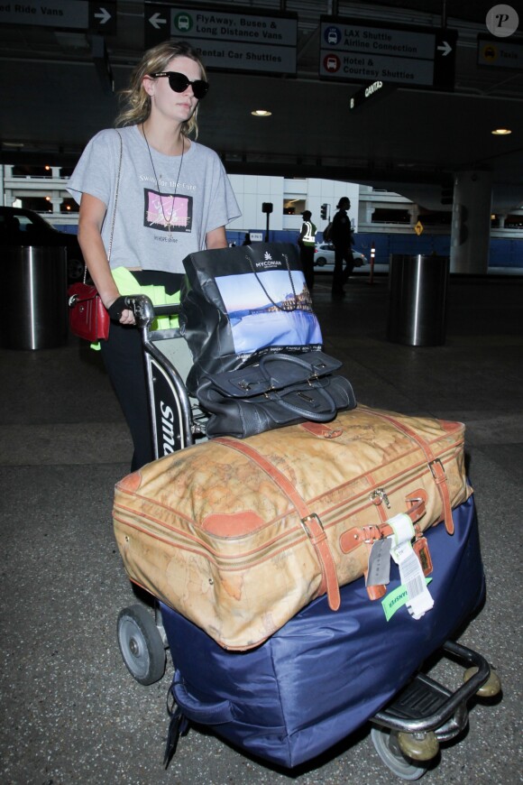 Mischa Barton arrive à l'aéroport de Los Angeles (LAX) le 17 juillet 2016.