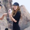 Bella Thorne sur le tournage du film 'You Get Me' à Los Angeles, le 11 mai 2016