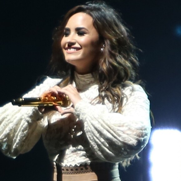 Nick Jonas et Demi Lovato en concert au Rogers Arena à Vancouver le 24 août 2016.
