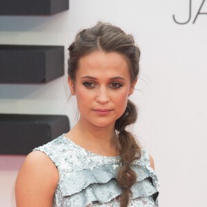 licia Vikander arrivant à la 1ère avant-première européenne "Jason Bourne" au Odeon, Leicester Square à Londres, le 11 juillet 2016. 