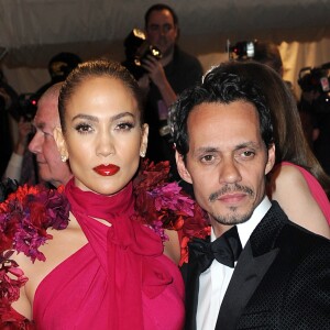 Jennifer Lopez et Marc Anthony à la soirée de Gala Alexander McQueen : Savage Beauty Costume Institue au MOMA de New York, le 2 mai 2011