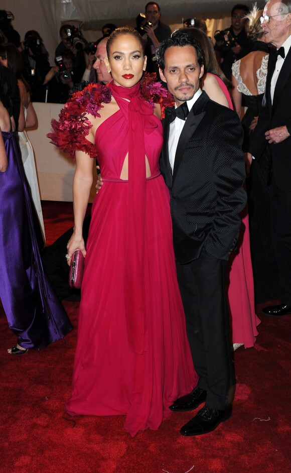Jennifer Lopez et Marc Anthony à la soirée de Gala Alexander McQueen : Savage Beauty Costume Institue au MOMA de New York, le 2 mai 2011