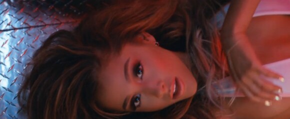 Ariana Grande dans son nouveau clip, "Side to Side".
