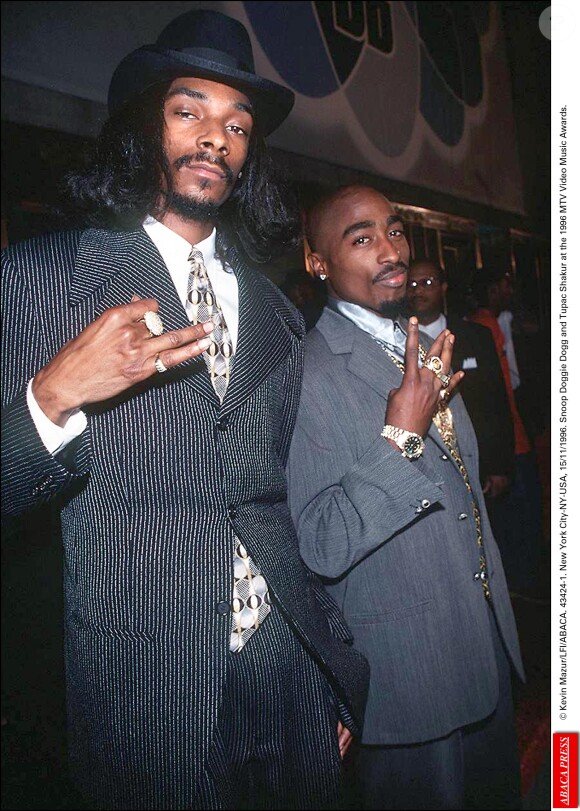 © Kevin Mazur/LFI/ABACA. 43424-1. New York City-NY-USA, 15/11/1996. Snoop Doggie Dogg and Tupac Shakur at the 1996 MTV Video Music Awards.14/03/2003 - 