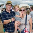 Mia Tindall avec ses parents Mike Tindall et Zara Phillips au Big Feastival à Kingham le 28 août 2016.