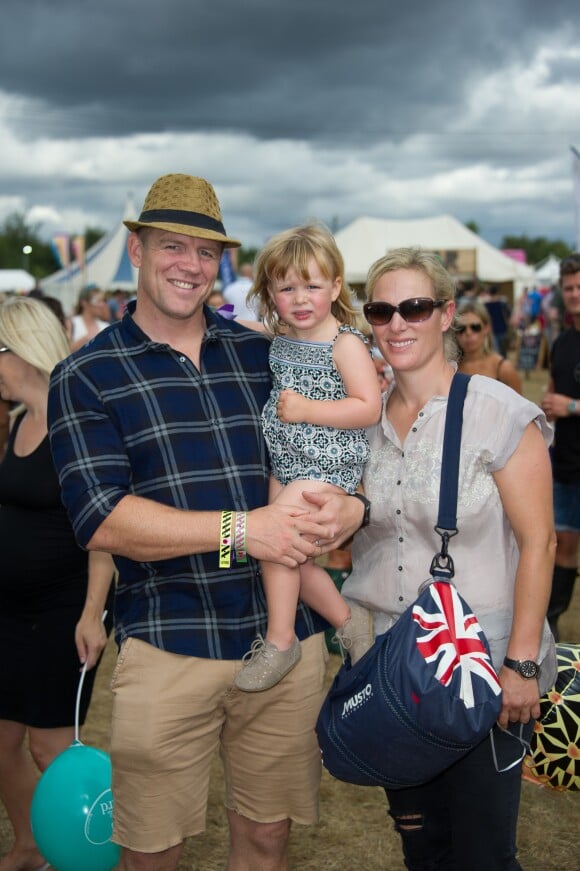 Mia Tindall avec ses parents Mike Tindall et Zara Phillips au Big Feastival à Kingham le 28 août 2016.