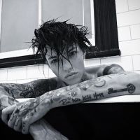 Ruby Rose (OITNB) s'éclate dans son bain... pour interpeller son ex ?