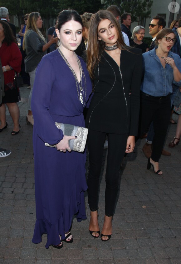 Kaia Gerber (la fille de Cindy Crawford) entourée de sa famille à la première de Sister Cities au théâtre Paramount à Hollywood, le 31 août 2016