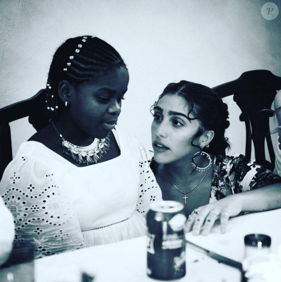 Lourdes et Mercy, les filles de Madonna, à La Havane pour le 58e anniversaire de leur mère, le 16 août 2016.