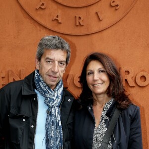 Michel Cymes et sa femme, Nathalie de La Serna - People au village des Internationaux de France de tennis de Roland Garros à Paris. Le 22 mai 2016. © Dominique Jacovides/Bestimage