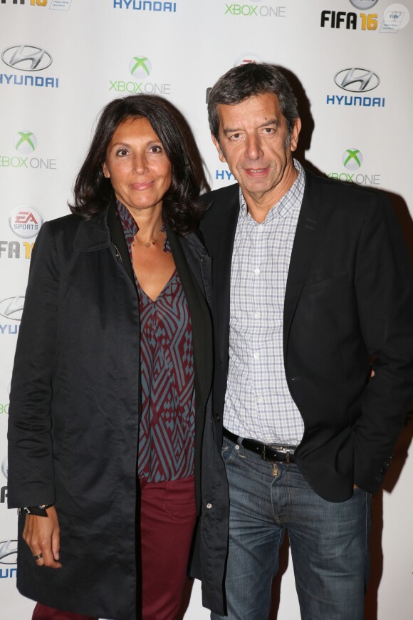 Michel Cymes et sa femme Nathalie - Soirée de lancement du jeu vidéo "FIFA 2016" au Faust à Paris, le 21 septembre 2015.