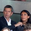 Michel Cymes et sa femme Nathalie de la Serna - People dans les tribunes lors du tournoi de tennis de Roland Garros à Paris le 30 mai 2015.