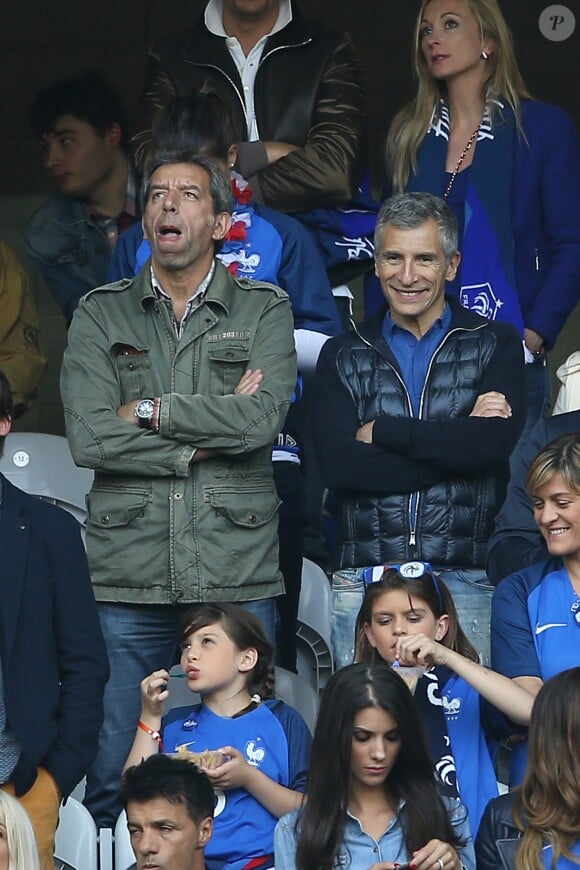 Michel Cymes et Nagui pendant le match de l'UEFA Euro 2016 France-Suisse au Stade Pierre-Mauroy à Lille, le 19 juin 2016. © Cyril Moreau/Bestimage