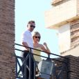 Exclusif - Taylor Swift et son nouveau compagnon Tom Hiddleston passent des vacances romantiques à Rome. Le couple est allé déjeuner en amoureux et est allé visiter "Le Colisée", immense amphithéâtre ovoïde situé dans le centre de la ville de Rome, entre l'Esquilin et le Cælius, le plus grand jamais construit dans l'empire. Le 27 juin 2016
