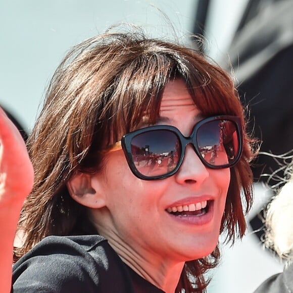 Jean-Paul Belmondo arrive au bras de Sophie Marceau sur le tapis rouge du 73e Festival du Film de Venise, la Mostra, pour recevoir le Lion d'Or pour l'ensemble de sa carrière. Le 8 septembre 2016