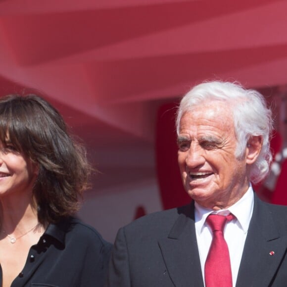 Alberto Barbera et Paolo Baratta aux côtés de Jean-Paul Belmondo et Sophie Marceau sur le tapis rouge du 73e Festival du Film de Venise, la Mostra, pour recevoir le Lion d'Or pour l'ensemble de sa carrière. Le 8 septembre 2016