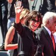 Jean-Paul Belmondo arrive au bras de Sophie Marceau sur le tapis rouge du 73e Festival du Film de Venise, la Mostra, pour recevoir le Lion d'Or pour l'ensemble de sa carrière. Le 8 septembre 2016