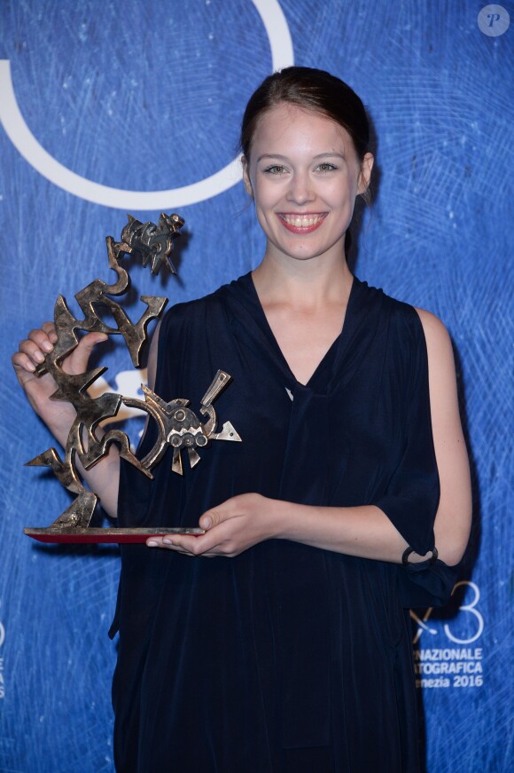 Paula Beer - Remise des prix du 73ème festival du film de Venise, La Mostra à Venise, Italy, le 10 septembre 2016.