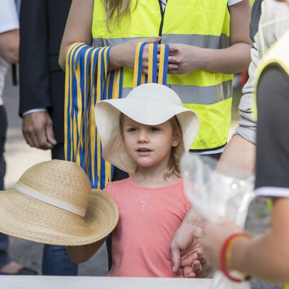 La princesse Victoria et la princesse Estelle de Suède, lookée avec son chapeau, ont assisté à la Journée des Sports et à la course annuelle organisée par le prince Daniel, dans le parc Haga à Stockholm le 11 septembre 2016.