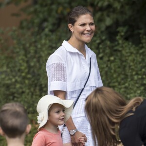 La princesse Victoria et la princesse Estelle de Suède, lookée avec son chapeau, ont assisté à la Journée des Sports et à la course annuelle organisée par le prince Daniel, dans le parc Haga à Stockholm le 11 septembre 2016.