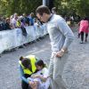 Le prince Daniel de Suède a pu compter sur la présence de sa femme la princesse Victoria et de leur fille la princesse Estelle de Suède le 11 septembre 2016 lors la 4e Journée des Sports et la course annuelle qu'il organise dans le parc Haga à Stockholm.