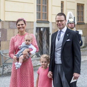 La princesse Estelle de Suède avec ses parents Victoria et Daniel et son frère le prince Oscar  lors du baptême du prince Alexander à Stockholm le 9 septembre 2016.