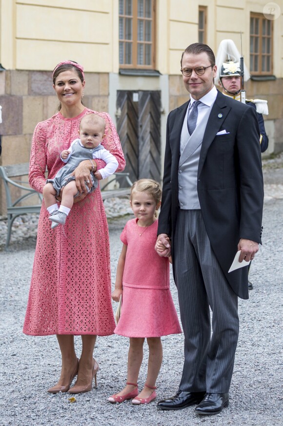La princesse Estelle de Suède avec ses parents Victoria et Daniel et son frère le prince Oscar  lors du baptême du prince Alexander à Stockholm le 9 septembre 2016.